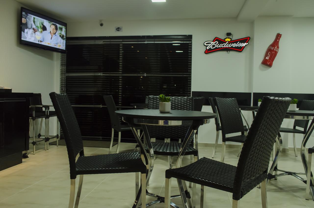 Hollyster Hotel Pinhais Exterior foto