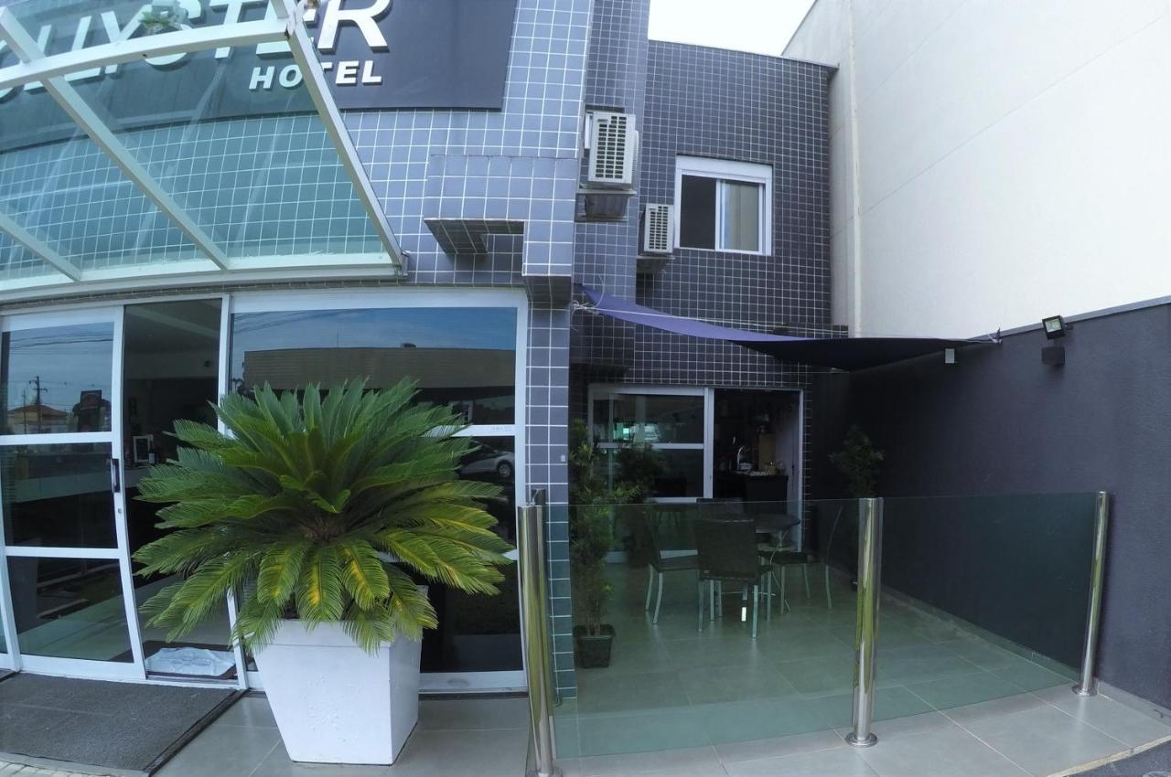 Hollyster Hotel Pinhais Exterior foto